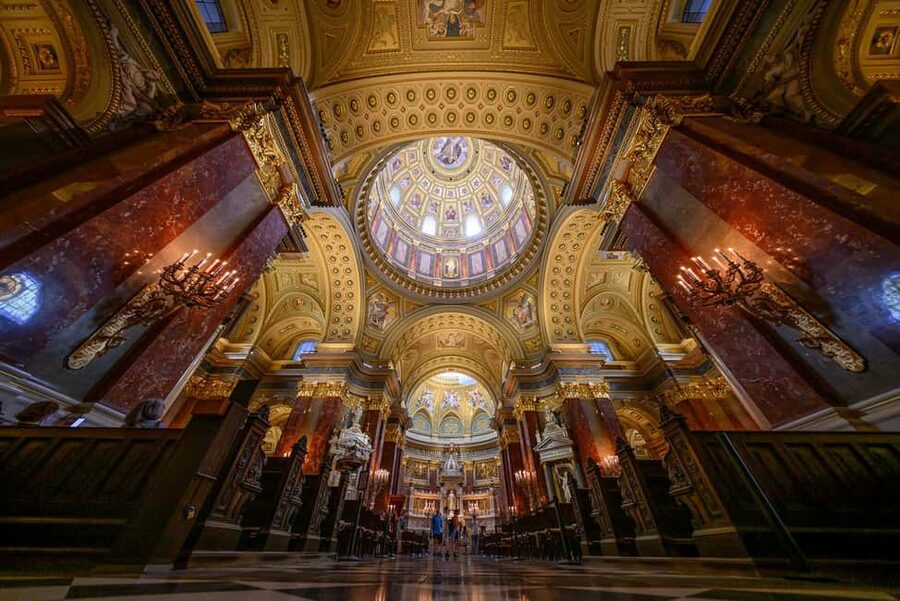 Budapest: St. Stephen's Basilica Entry with Terrace Option - Inside the main church hall