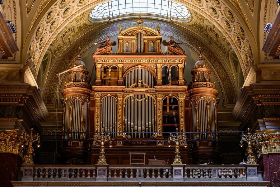 Budapest: St.Stephen's Basilica Grand Organ Concert Tickets - Entering St. Stephen’s Basilica for the organ experience