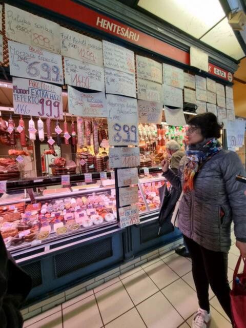 Budapest Streetfood Heaven: Tasting and Markets with a local - Lángos, rétes, and the buffet-style food stops