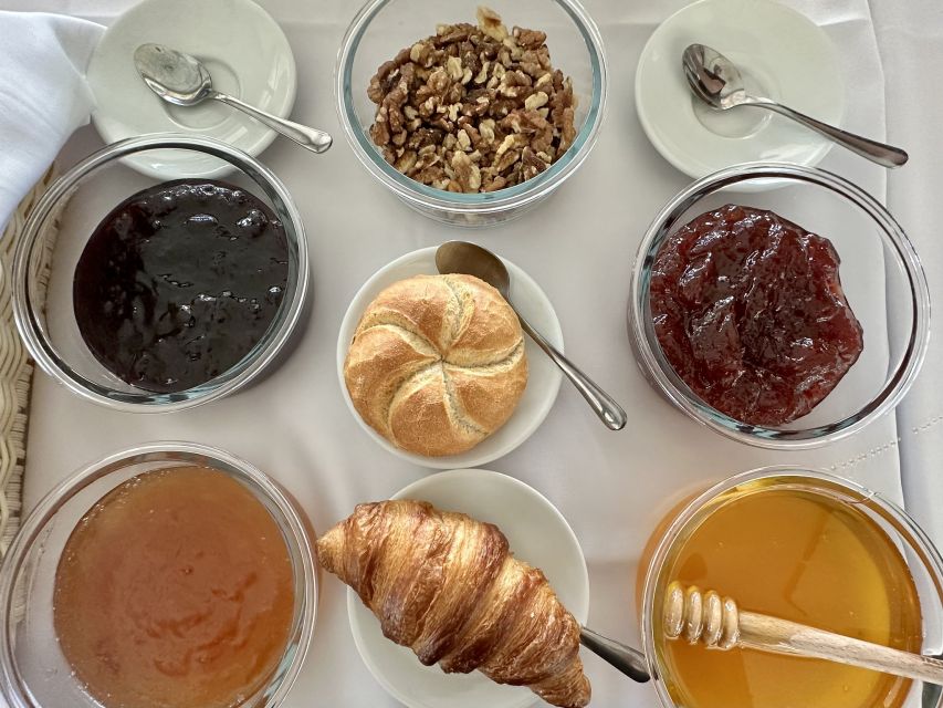 Budapest: Summer Brunch & Cruise with Prosecco or Cake - Who should book this brunch cruise?