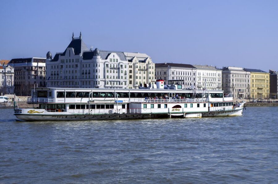 Budapest: Summer Brunch & Cruise with Prosecco or Cake - Buda Castle, Matthias Church, and Fisherman’s Bastion