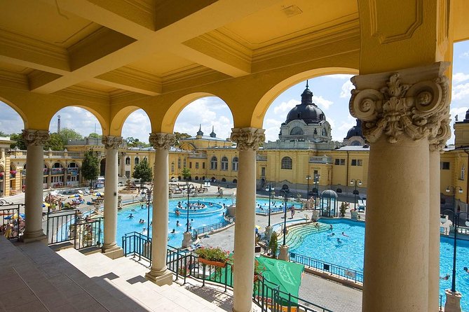Budapest Széchenyi Spa with Danube Cruise and Optional Dinner - Making the most of the indoor and outdoor pools