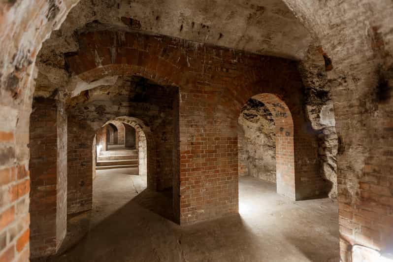Budapest: The WWII Siege of Buda Castle & Bomb Shelter Tour - Should you book the Buda Castle siege tour?