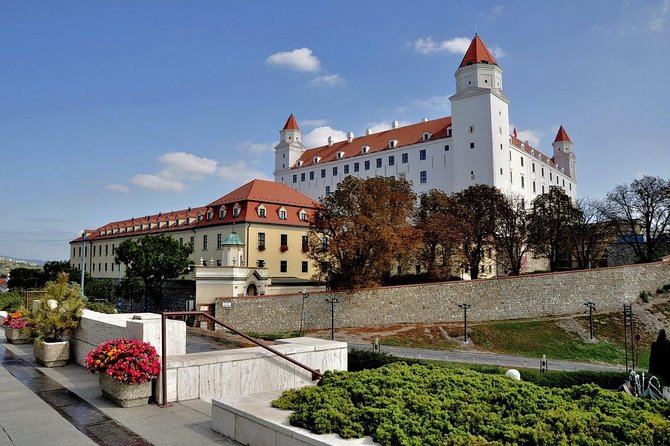 Budapest to Bratislava Costumizable Private Day tour with lunch - Why Bratislava works as a Budapest side trip