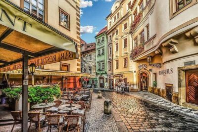 Budapest to Prague Private transfer with 2 hour sightseeing stop