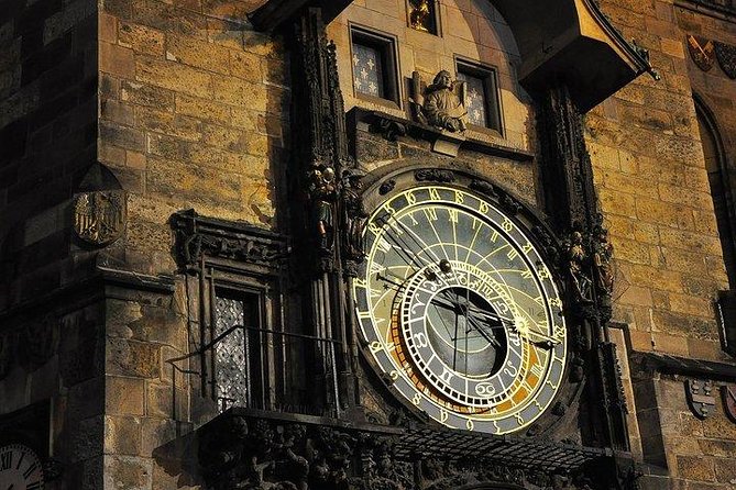 Budapest to Prague Private transfer with 2 hour sightseeing stop - Timing, meeting points, and the need to stay organized