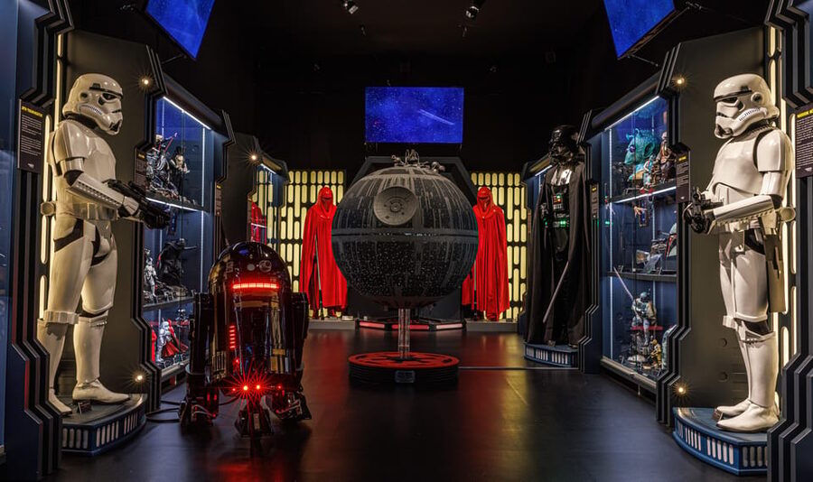 Budapest: Travelling Galaxy Star Wars Interactive Exhibition - Movie-style scenes with lighting and working droids