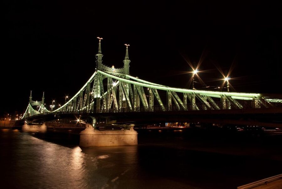 Budapest: Unlimited Prosecco and Wine Sightseeing Cruise - The open bar: what is included