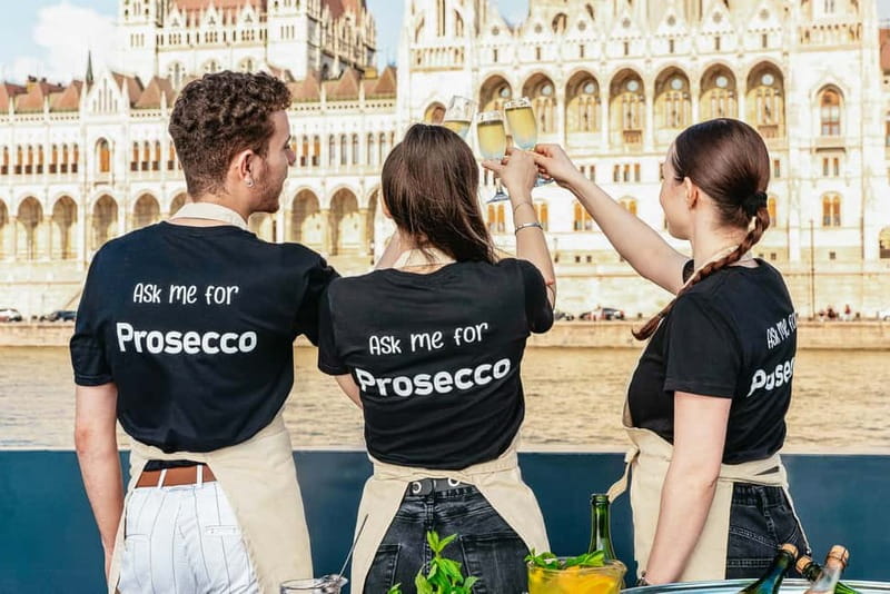 Budapest: Unlimited Prosecco, Beer and Aperol Spritz Cruise - Why the Danube is the right place to see Budapest