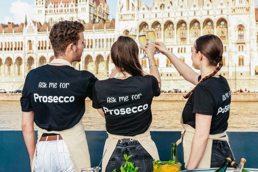Budapest: Unlimited Prosecco, Beer and Aperol Spritz Cruise - How much value do you get for $28?