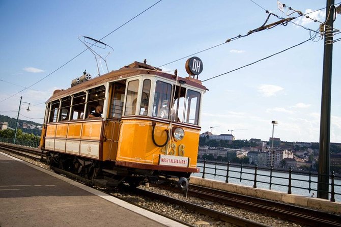 Budapest Urban Walk - Budapest City Tour with Cake & Coffee - Cake, coffee, and a useful pause