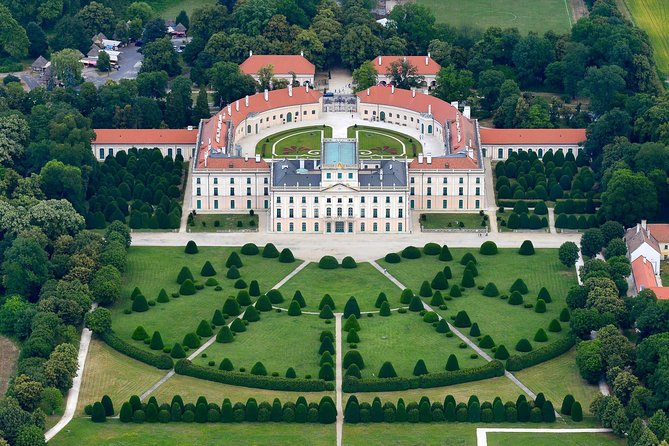 Budapest-Vienna One-Way Sightseeing Transfer - A full day between Budapest and Vienna