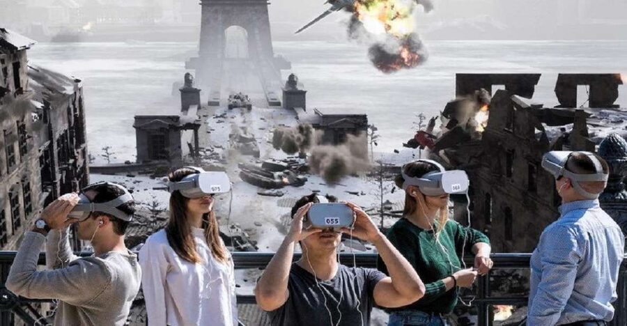 Budapest: Virtual Reality Tour in 8 Languages - Starting beside Chain Bridge and Clark Ádám Square