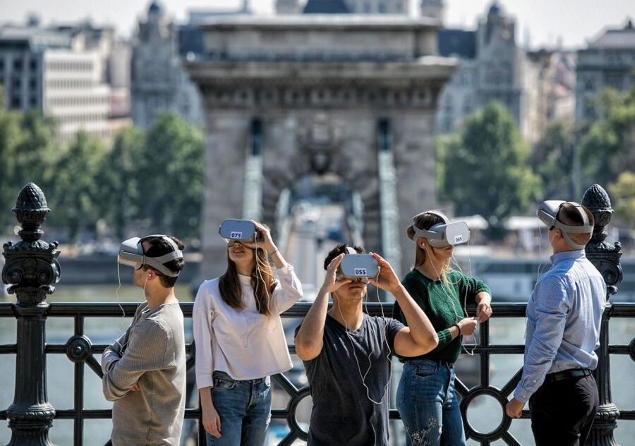 Budapest: Virtual Reality Tour in 8 Languages - Seeing the 1956 Hungarian Revolution through the headset