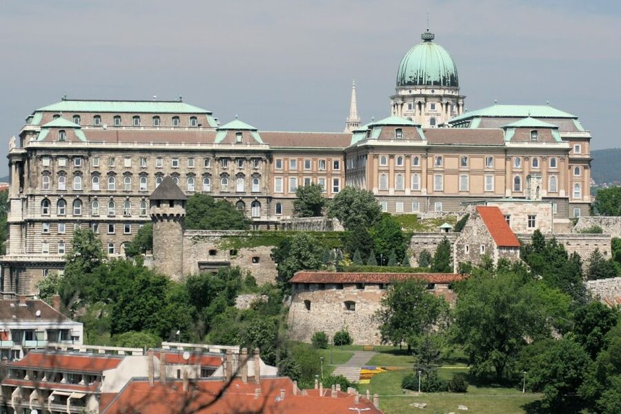 Budapest: Walking Tour in German - Matthias Church and Fishermans Bastion