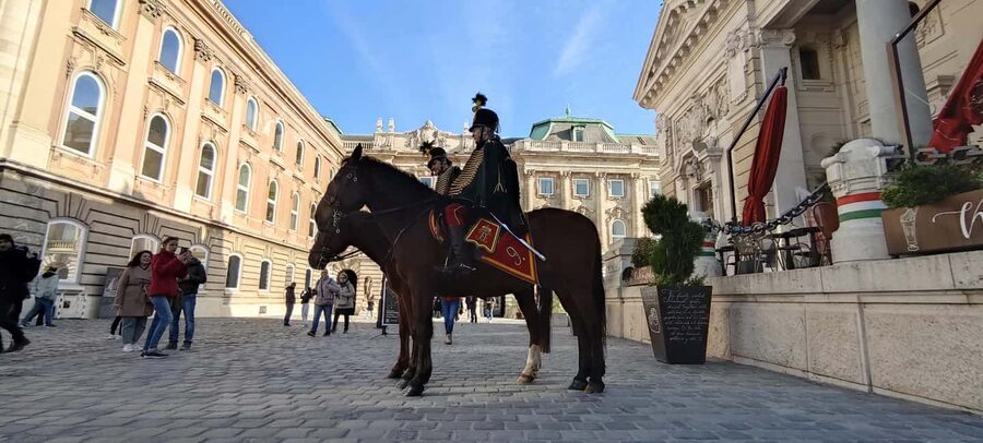 Budapest: Walking Tour in the Buda Castle District - Starting at the Vienna Gate in old Buda