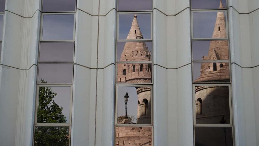 Budapest: Walking Tour in the Buda Castle District - Buda Castle and the former royal district