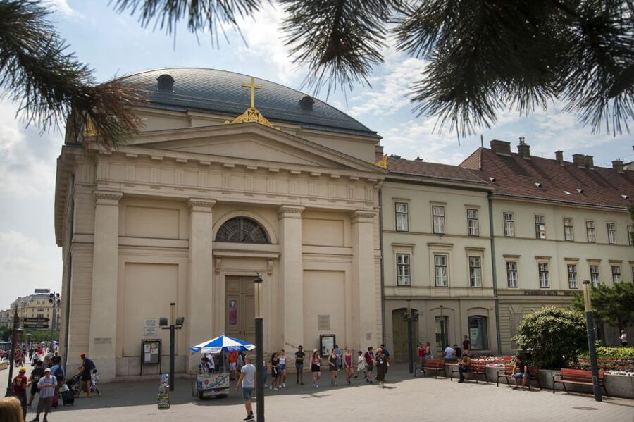Budapest Walking Tour with a Professional Local Guide - Seeing Pest through architecture and politics