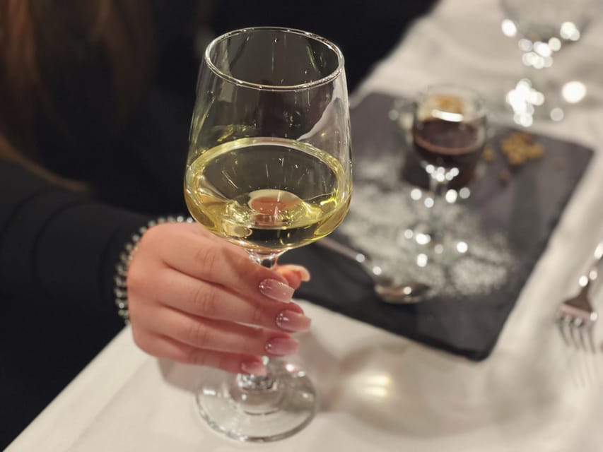 Budapest: Wine & Dine Cruise on the Danube - The Danube route, landmark by landmark