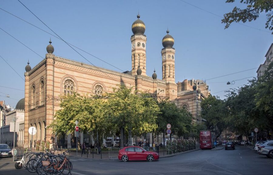 Castle District & Pest Driving Tour with Danube River Cruise - What this Budapest combination tour actually covers