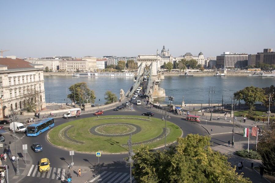 Castle District & Pest Driving Tour with Danube River Cruise - The Danube cruise and Budapest’s riverfront