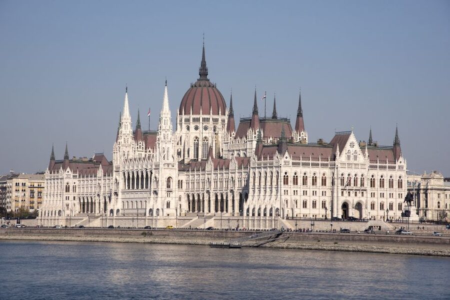 Castle District & Pest Driving Tour with Danube River Cruise - Who will get the most from this tour?
