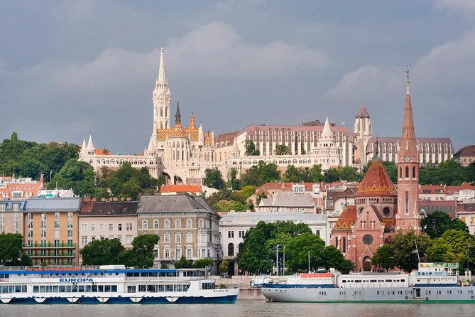 Classic Walk in Budapest - The guides and the private format