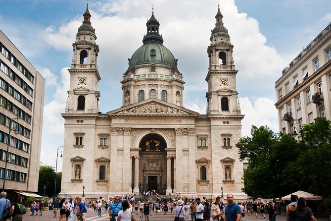 Classic Walk in Budapest Historical Center - St. Stephen’s Basilica in 20 minutes