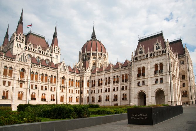 Classic Walk in Budapest Historical Center - Liberty Square’s difficult chapters