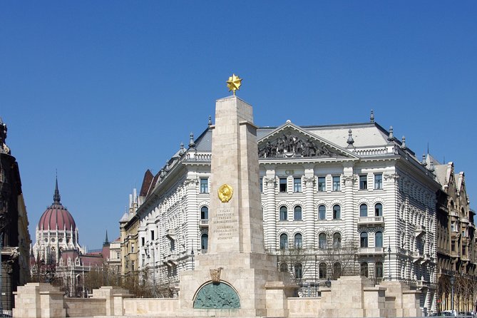 Classic Walk in Budapest Historical Center - Ending at the Hungarian Parliament