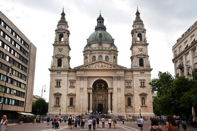 Classic Walk in Budapest - Parliament and the Danube side of Pest