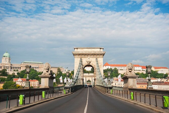 Comprehensive sightseeing tour - Parliament from the Danube side