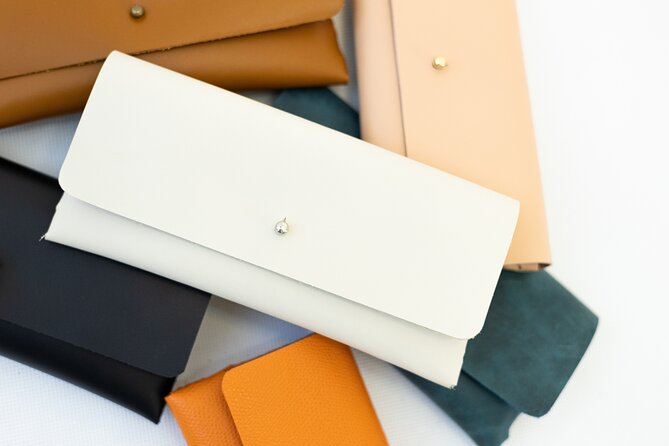 Create a unique leather accessory in downtown Budapest! - What the one-hour session feels like
