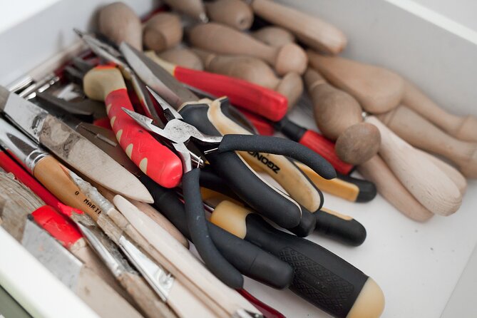 Create a unique leather accessory in downtown Budapest! - Timing, opening days, and transport