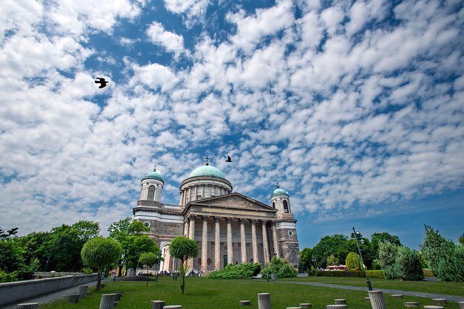 Danube Bend: Day trip from Budapest - Guide quality and the bilingual format
