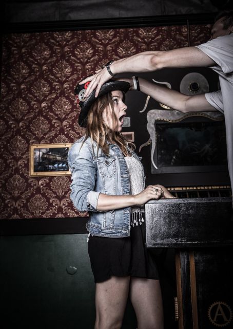 Escape Rooms by PanIQ Room in Budapest - How the one-hour game works