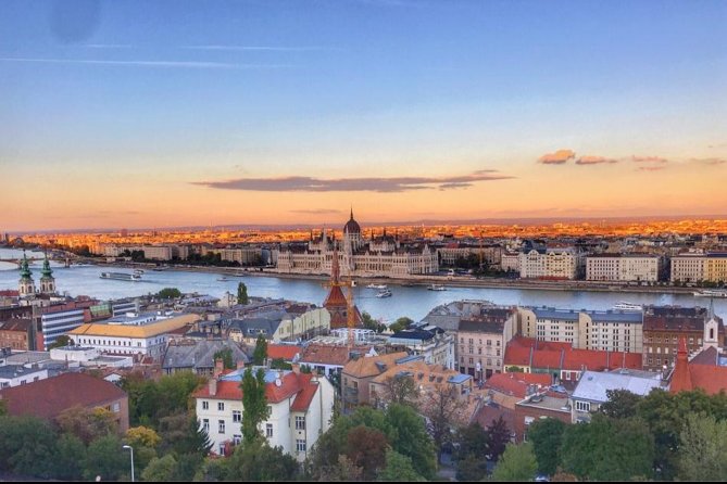 Essential Walking Tour - Parliament and the stories around the river