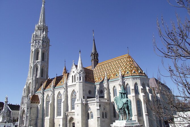 Essential Walking Tour - Crossing to Buda by public transport