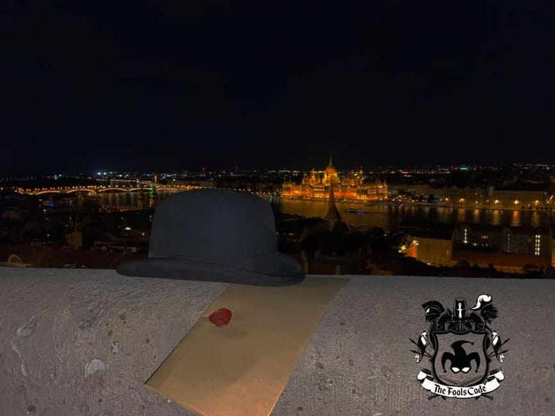 FoolsCode: EscapeRoom/Sightseeing tour with Actor Tourguide - A treasure hunt in the Buda Castle District