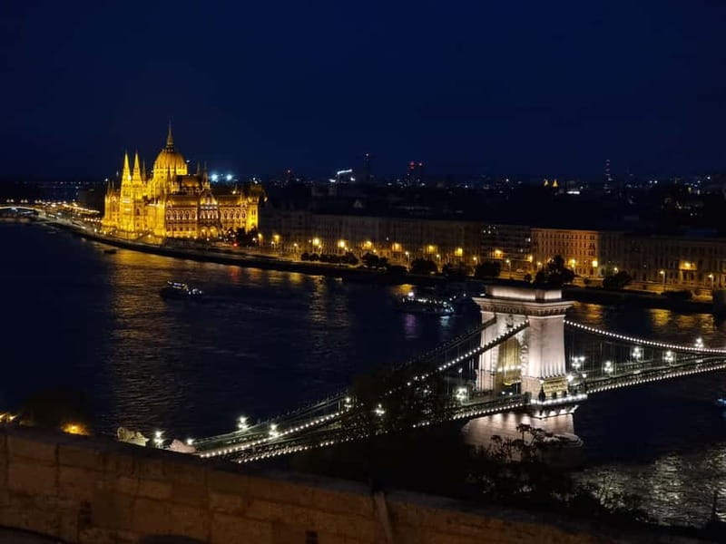 FoolsCode: EscapeRoom/Sightseeing tour with Actor Tourguide - Sunset, night photos, and dinner nearby