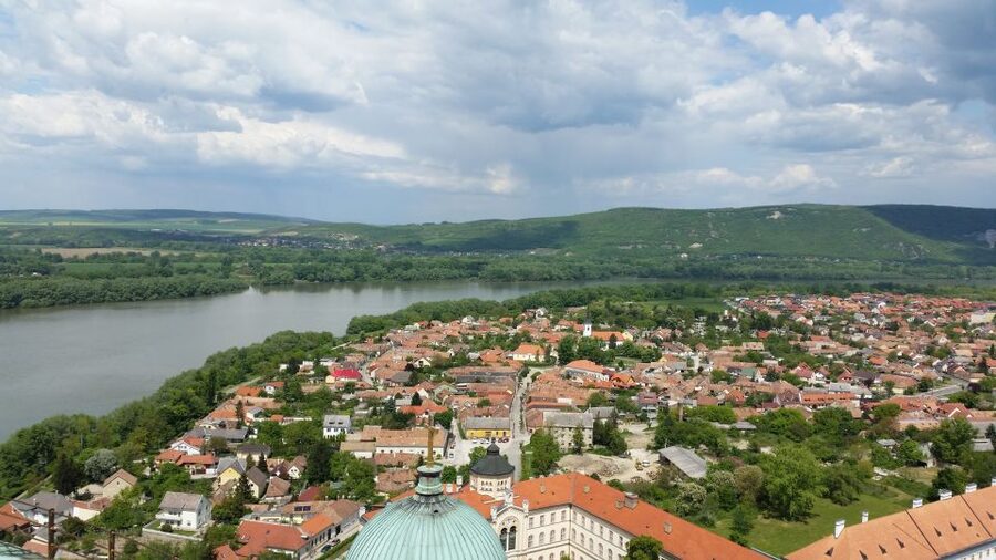 From Budapest: Danube Bend Full-Day Private Tour with Lunch - What the private format adds