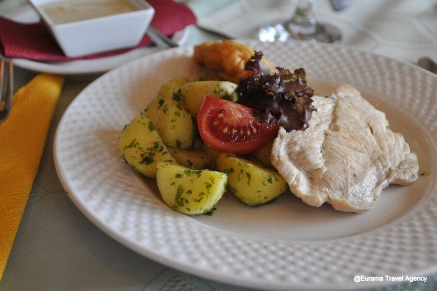 From Budapest: Full-Day Danube Bend Tour with Lunch - Szentendre’s Cobblestones and Craft Shops