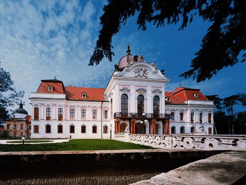 From Budapest: Gödöllő Royal Sissi Guided Tour - Group size, language, and accessibility