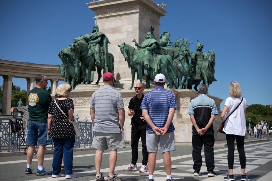 Full Day Budapest City Tour with Lunch, Wine & Dessert - St. Stephen’s Basilica, Liberty Square, and the city’s public spaces