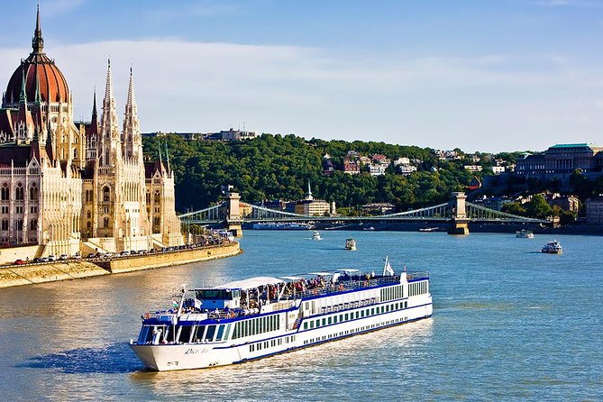 Full Day Private Budapest City Tour With Lunch and Cruise option - Hungarian lunch: a useful break, with dietary planning