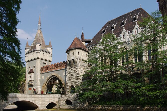 General sightseeing tour - A glimpse of Szechenyi Baths