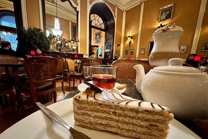 Guilty pleasures - A Budapest Dessert & Coffee House Tour - Chimney cake, with steam from the center