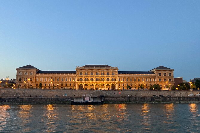 Half day Budapest city tour by car / minivan - Parliament and the Danube bridges