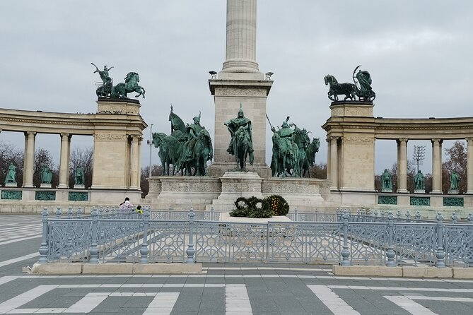 Historical and Cultural Guided Tour of Budapest - Crossing the Chain Bridge to Buda Castle