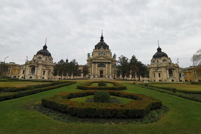 Historical and Cultural Walking Tour in Budapest - What the guide adds to the experience